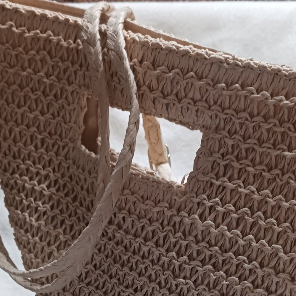 Great Condition Universal Thread Crossbody Purse - image 2